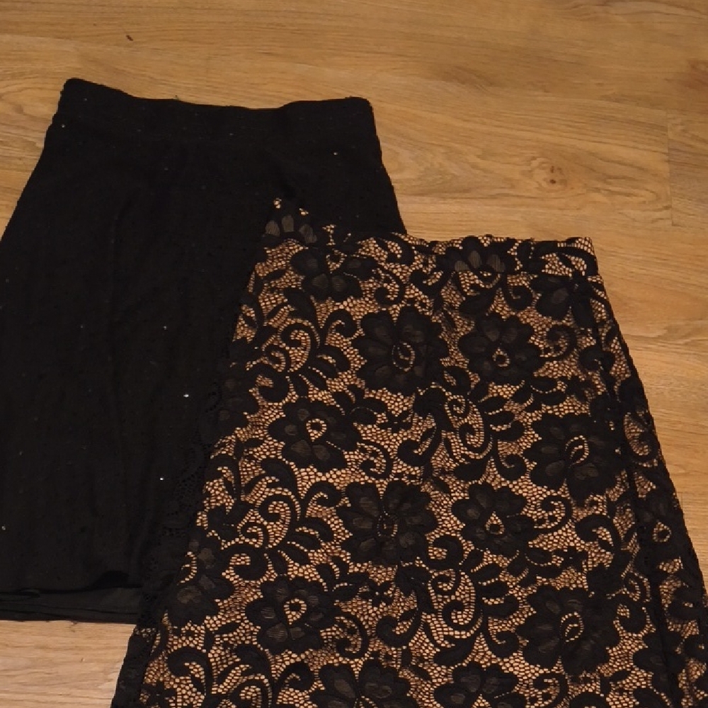 2 Black Skirts
